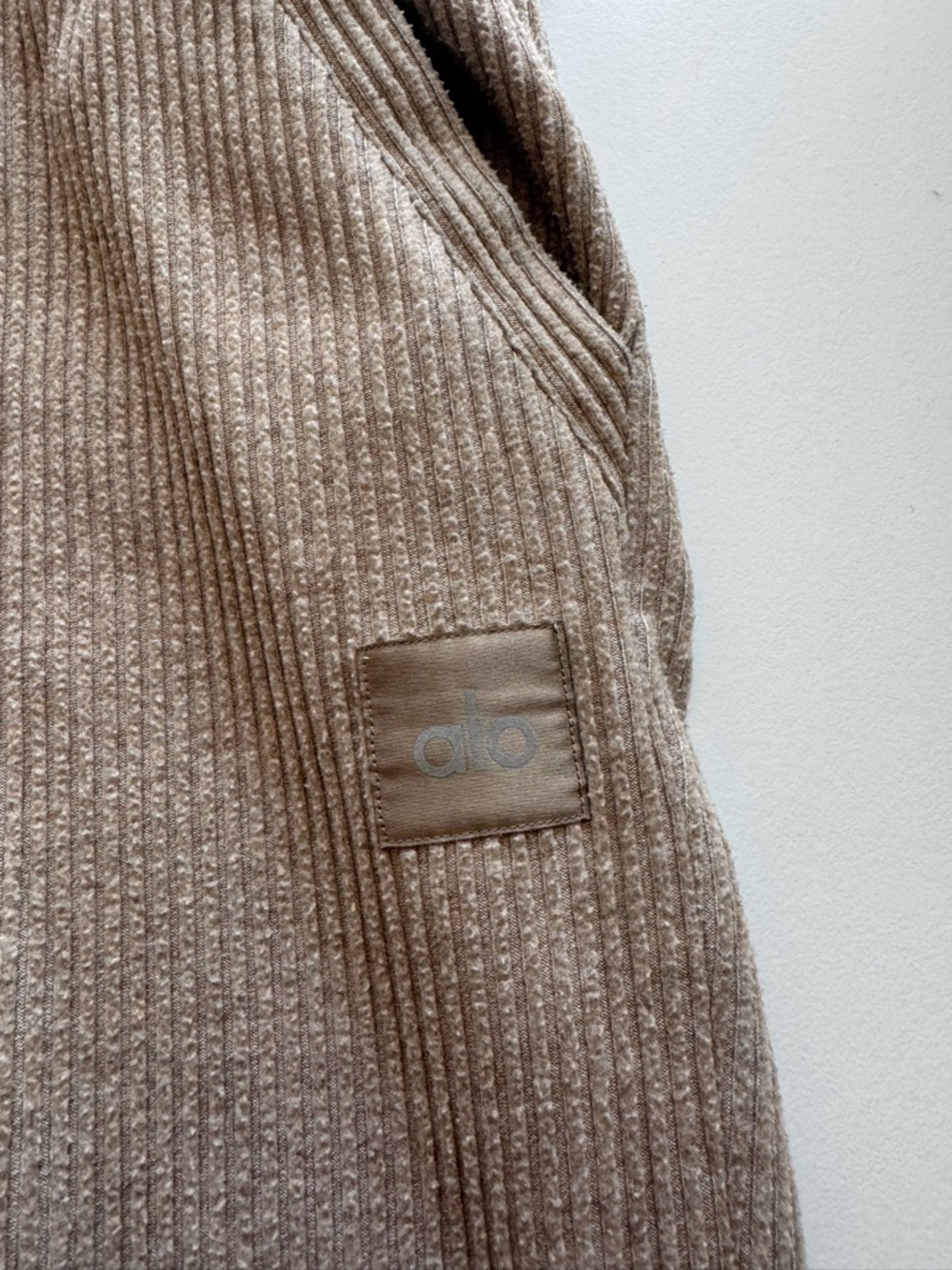 ALO Muse Sweatpant - Picture 3 of 8